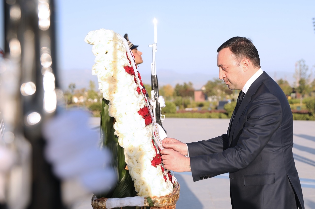 ირაკლი ღარიბაშვილმა უზბეკეთის რესპუბლიკის დამოუკიდებლობის მონუმენტი გვირგვინით შეამკო