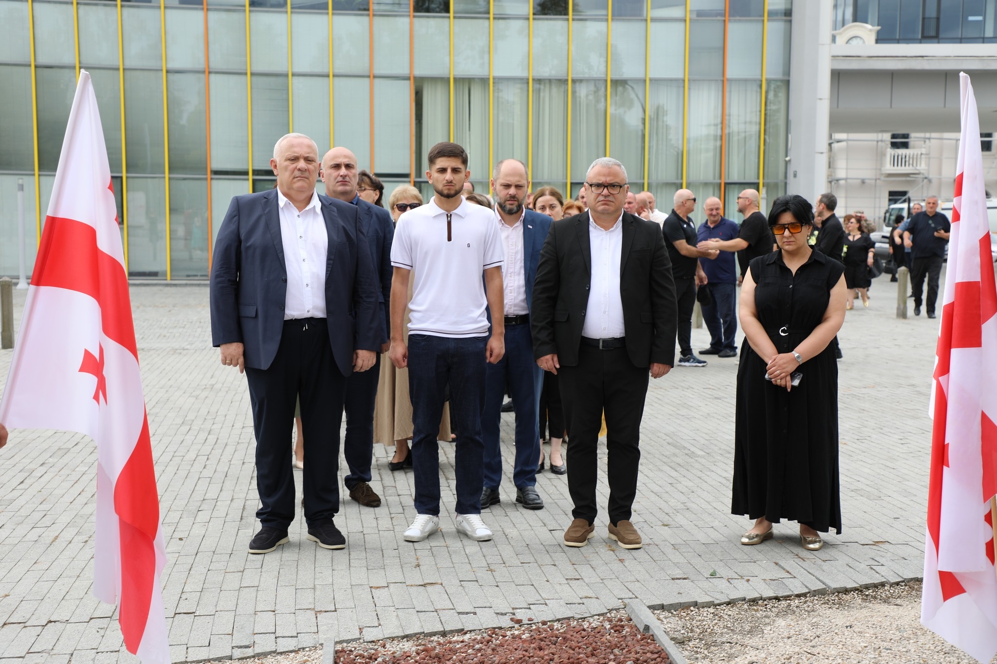 ზუგდიდში ადგილობრივი ხელისუფლების წარმომადგენლებმა 2008 წლის 8 აგვისტოს რუსეთ-საქართველოს ომში დაღუპულთა ხსოვნას პატივი მიაგეს