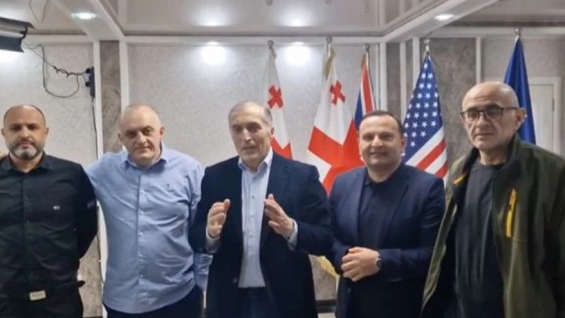 პაატა ბურჭულაძეს, მურთაზ ზოდელავას, ირაკლი ნადირაძეს, პაატა მანჯგალაძეს და ლაშა ბერიძეს სატელეფონო ზარები, პაემნები და მიმოწერა 9 დეკემბრამდე შეეზღუდათ