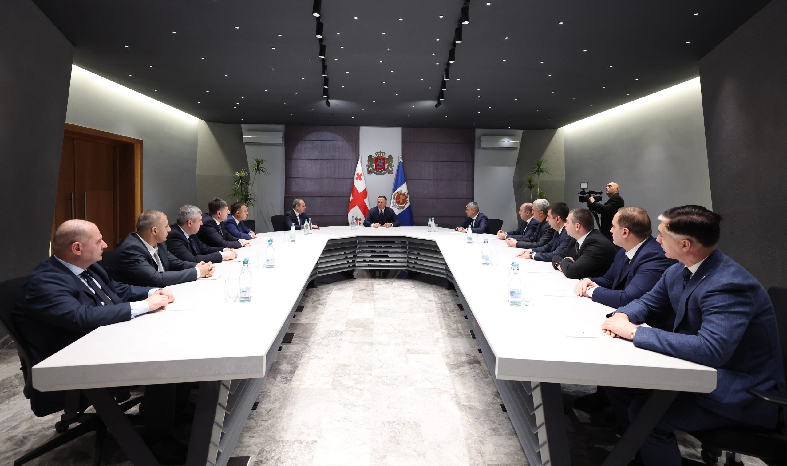 ვახტანგ გომელაურმა თბილისის პოლიციის დეპარტამენტის თანამშრომლებს ახალი უფროსი წარუდგინა