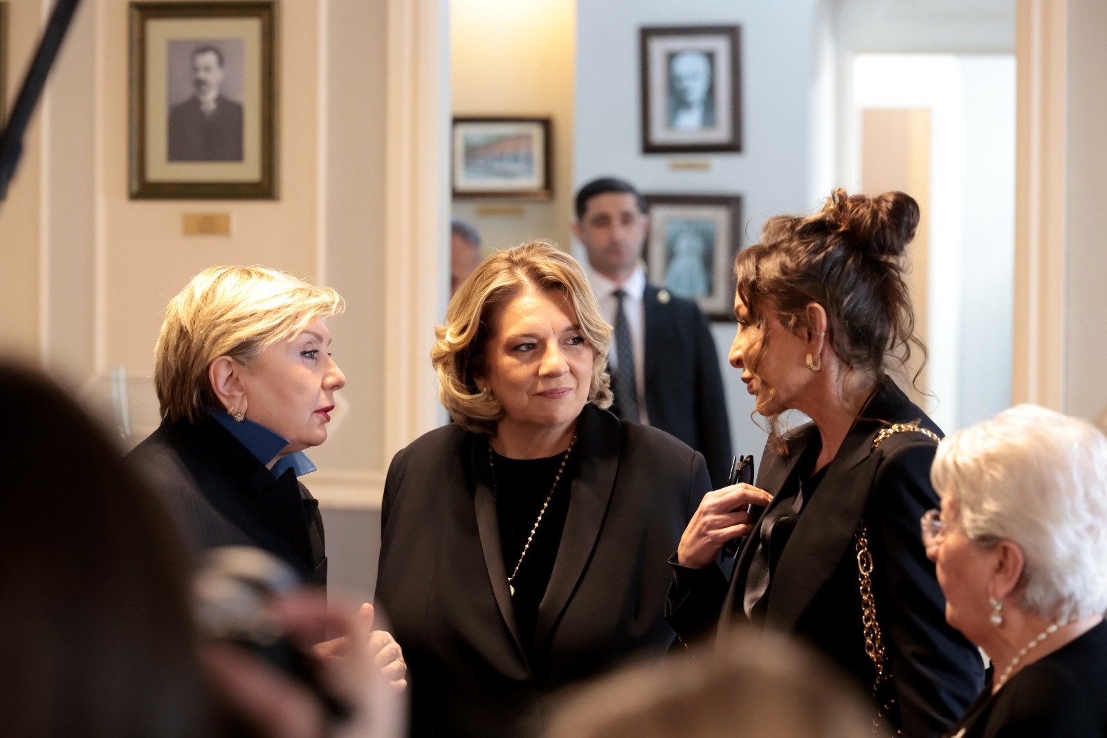 თამარ ბაგრატიონი მეჰრიბან ალიევასთან ერთად მირზა-ფათალი ახუნდოვის სახელობის აზერბაიჯანული კულტურის მუზეუმს ეწვია — 5