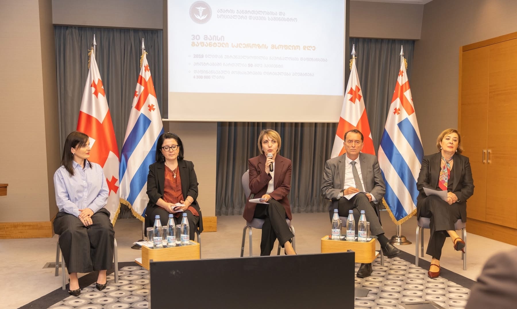 აჭარის ჯანდაცვის სამინისტროს ორგანიზებით გაფანტული სკლეროზის დიაგნოზის მქონე პაციენტებთან და ექიმ-ნევროლოგებთან შეხვედრა გაიმართა