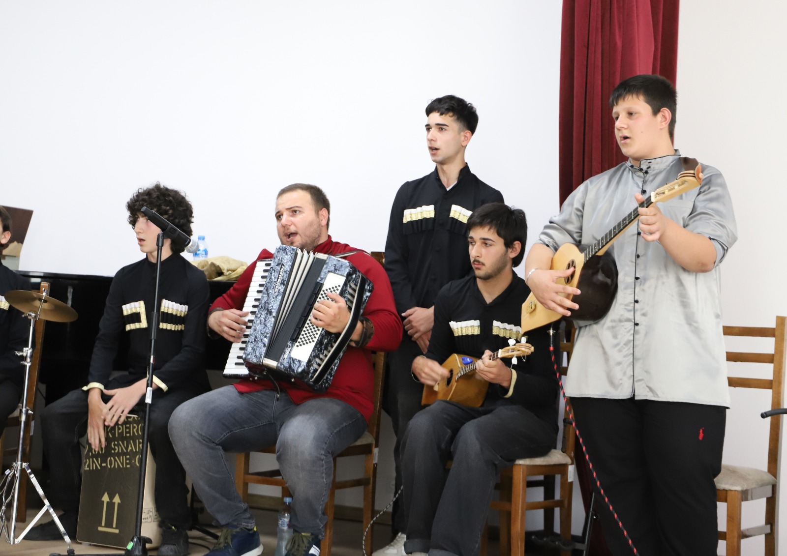 თერჯოლის მუნიციპალიტეტის მერი ფოლკლორული ანსამბლ "ჭიუხის" სოლო კონცერტს დაესწრო