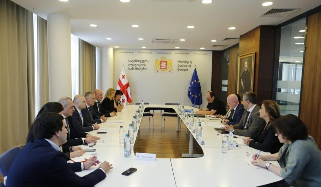 პაატა სალია ალან მიჩელს შეხვდა