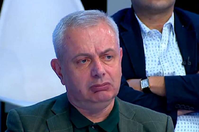 ზაალ ანჯაფარიძე - ლიაკა ხოშტარიამ ეტყობა ჩათვალა, რომ ციხიდან გმირად ვერ გამოვიდოდა და ახლა უნდა წამებულად გამოვიდეს