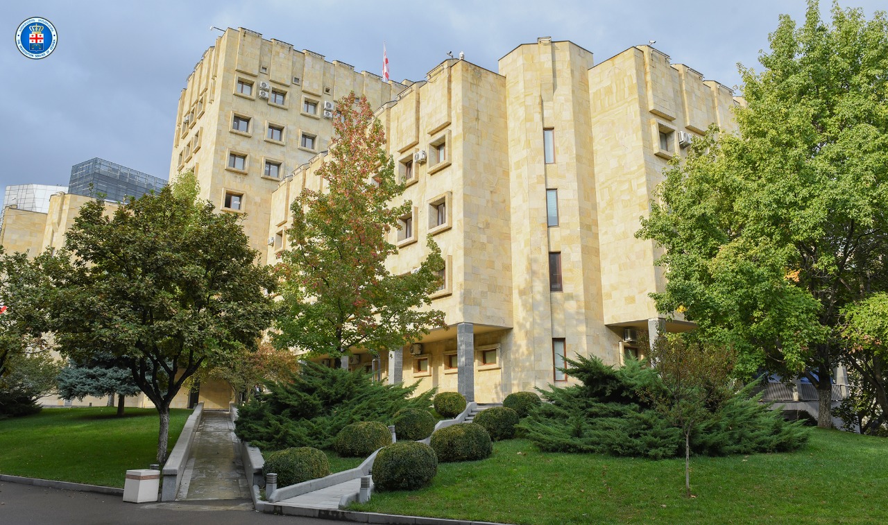 დააკავეს პირი, რომელმაც ყოფილი მეუღლის ინტიმური შინაარსის ფოტოსურათები უკანონოდ მოიპოვა და მისი ოჯახის წევრთან გაავრცელა