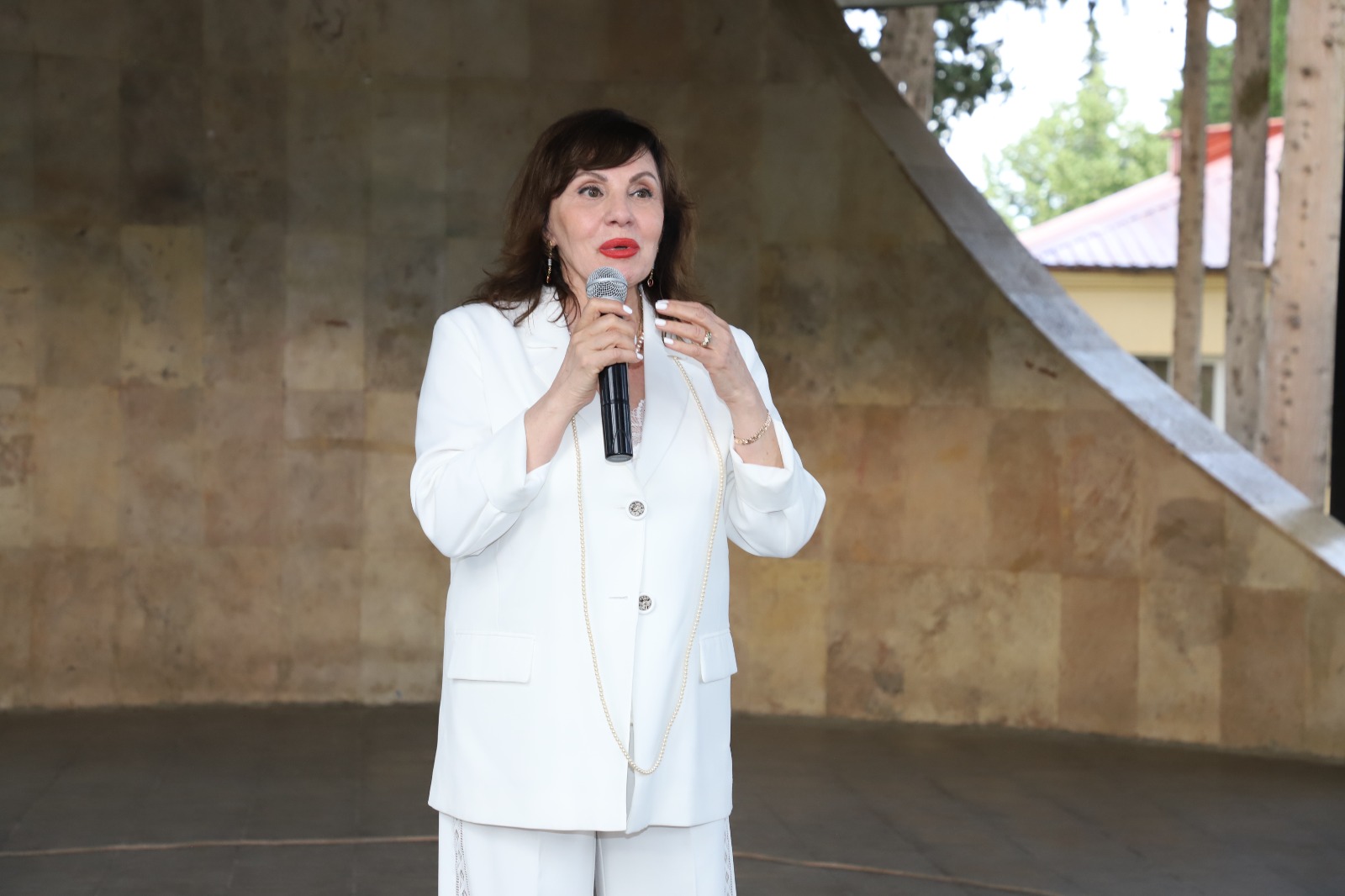 თერჯოლის მუნიციპალიტეტის მერი მანანა თოდაძის კონცერტს დაესწრო