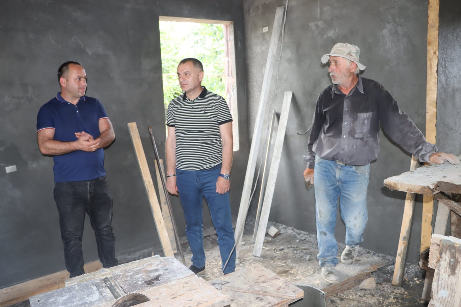 წალენჯიხის მუნიციპალიტეტის მერი სოციალურად დაუცველი ოჯახებისთვის საცხოვრებელი სახლების მშენებლობებს გაეცნო — 9