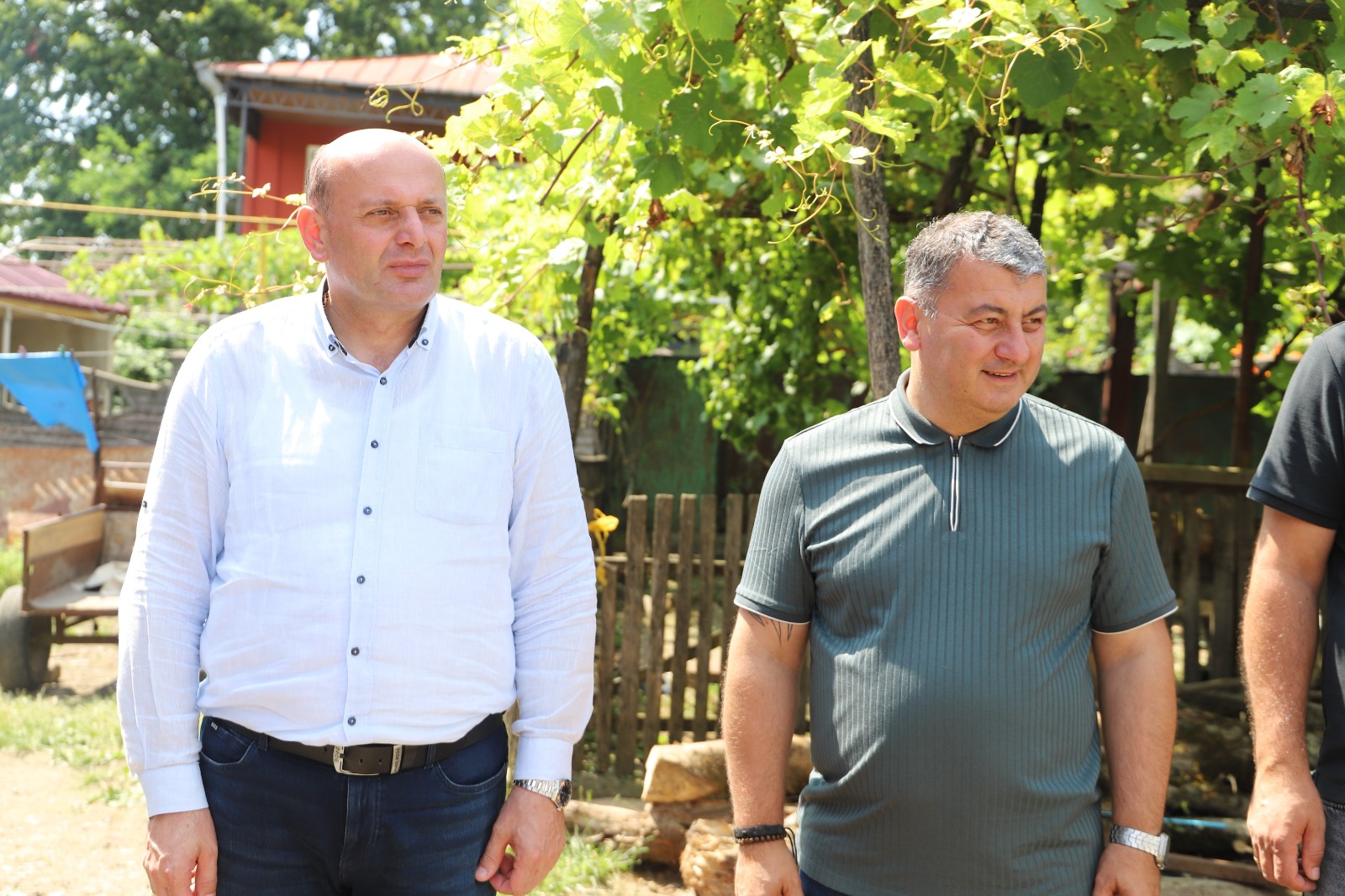 თერჯოლის მუნიციპალიტეტის მერმა სოციალურად დაუცველ და მრავალშვილიან ოჯახებს საყოფაცხოვრებო ნივთები გადასცა — 3