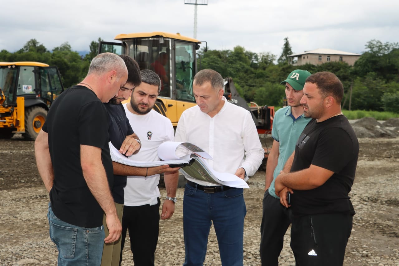 წალენჯიხის ცენტრალურ სტადიონზე სარეაბილიტაციო სამუშაოები გრძელდება