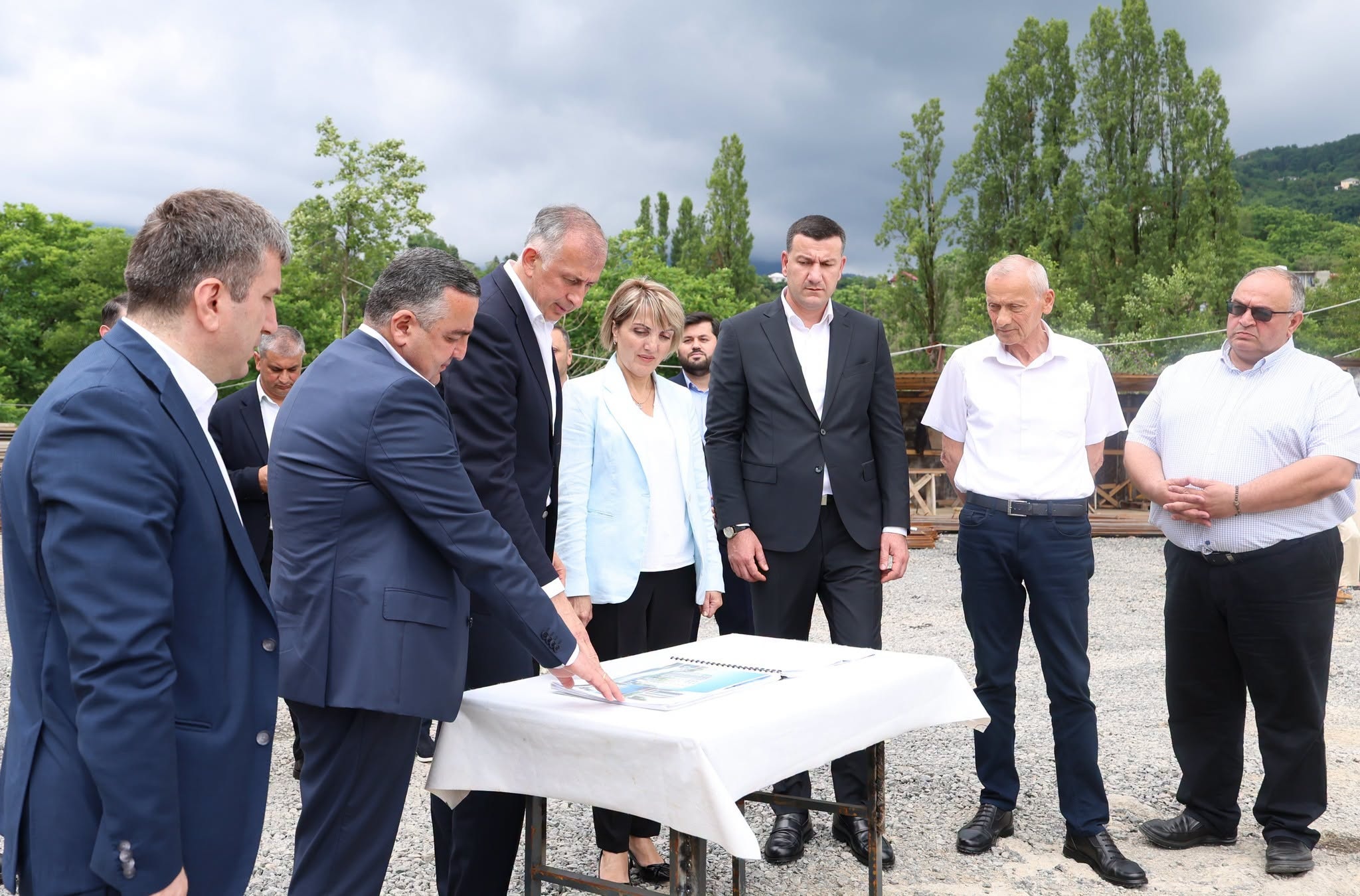 ზურაბ პატარაძე ხელვაჩაურში სოციალური სახლის მშენებლობის პროცესს გაეცნო