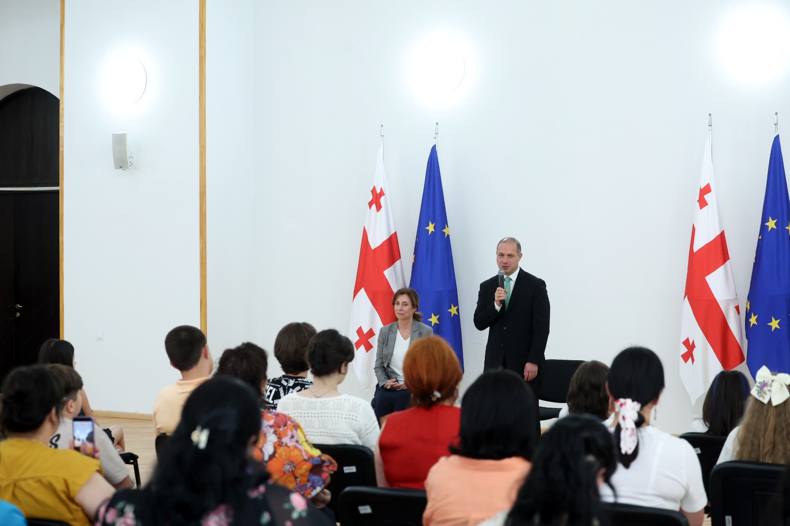 Education minister meets diaspora students enrolled in Georgian language programme