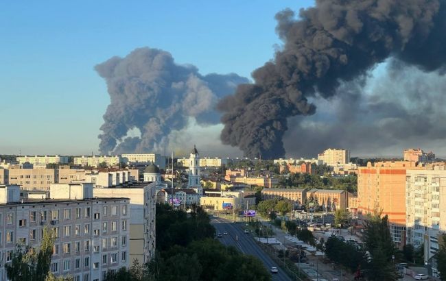 Ukrainian drone attacks spark major fires at oil depot and warehouse in Russia's Moscow region 