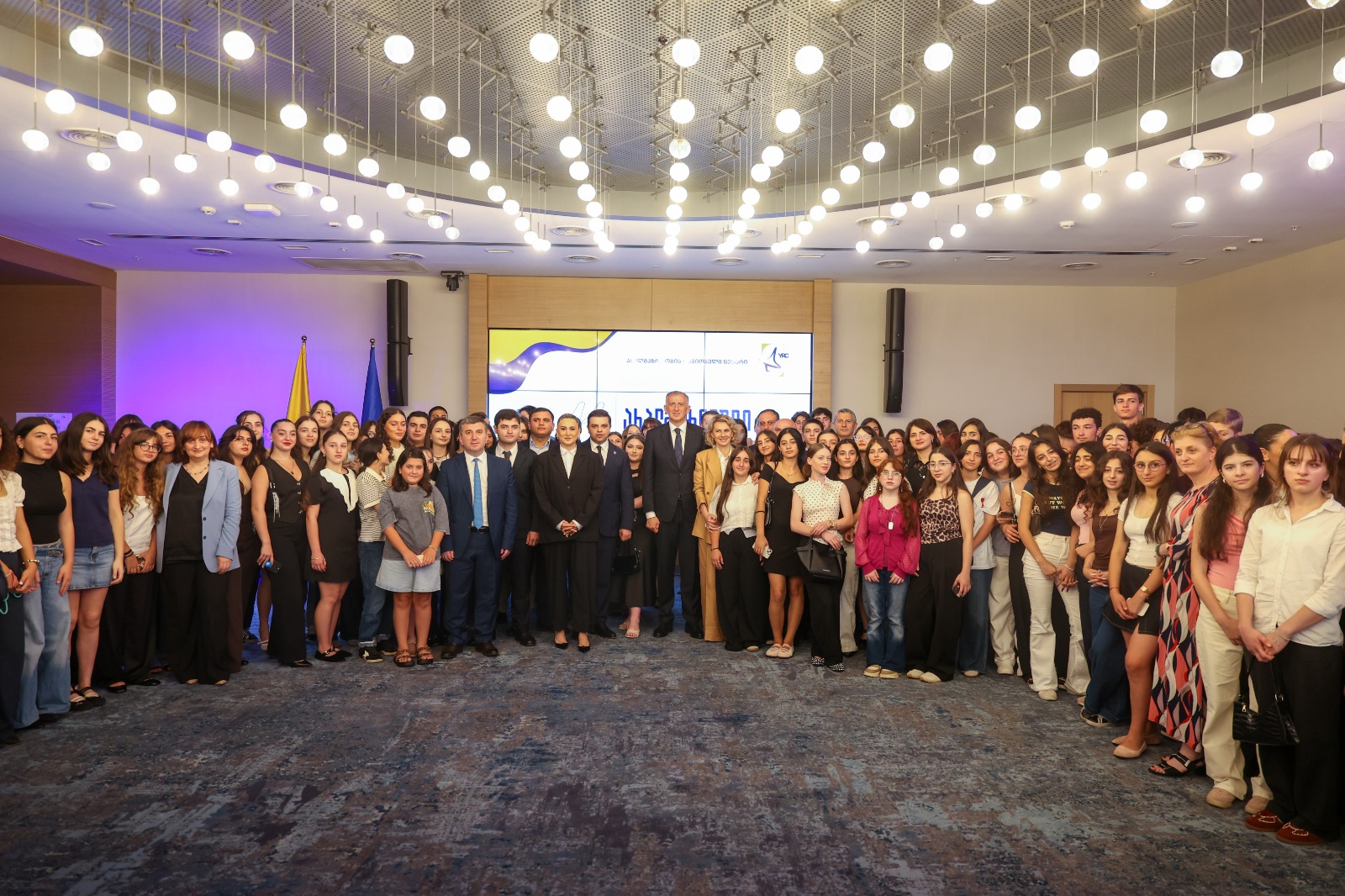 ზურაბ პატარაძე ახალგაზრდობის საერთაშორისო დღესთან დაკავშირებით გამართულ ფორუმს დაესწრო