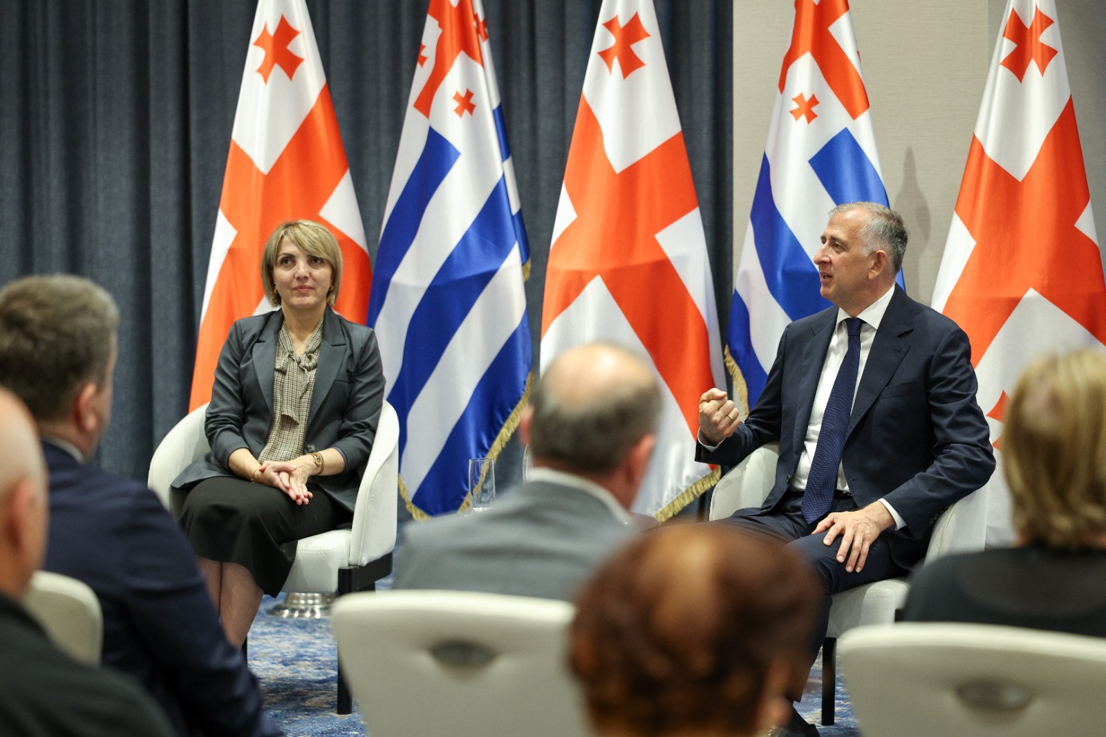 აჭარის მთავრობის თავმჯდომარე რეგიონის ჯანდაცვის სფეროს და სამედიცინო დაწესებულებების წარმომადგენლებს შეხვდა