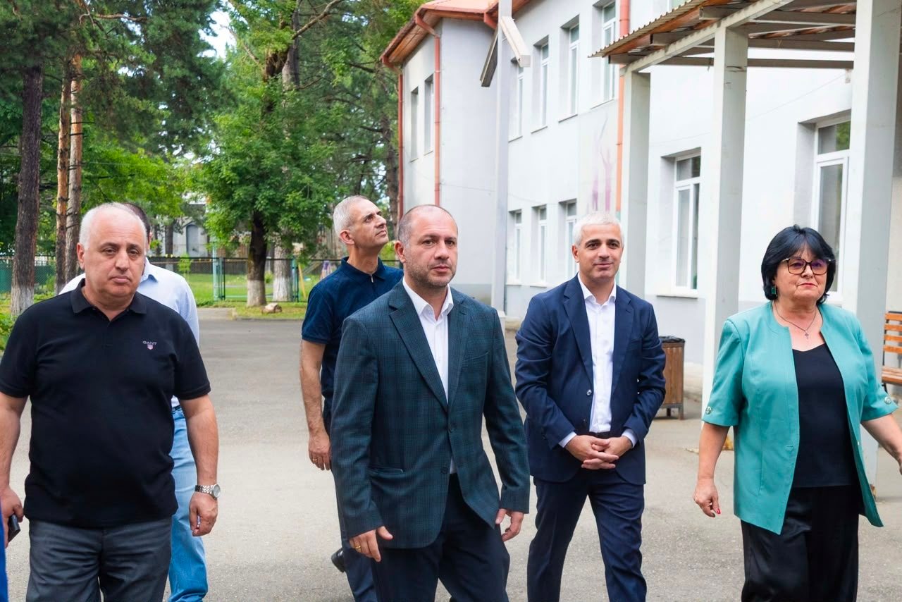 გივი  მიქანაძე მცხეთა-მთიანეთის საჯარო სკოლებში მიმდინარე სარეაბილიტაციო სამუშაოებს გაეცნო