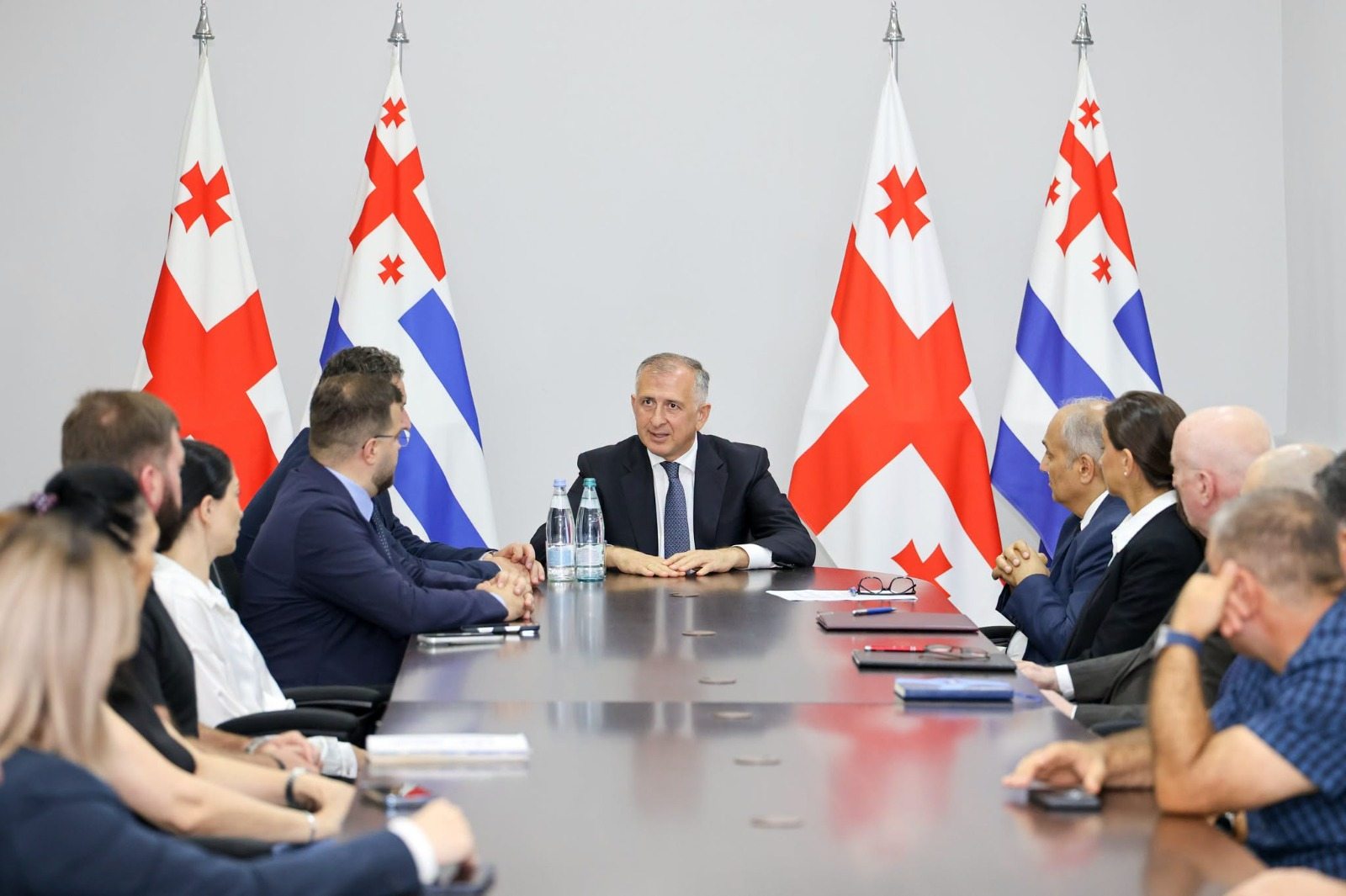 ზურაბ პატარაძემ რეგიონის სავაჭრო-სამრეწველო პალატის თანამშრომლებთან და ბიზნესასოციაციების წარმომადგენლებთან შეხვედრა გამართა