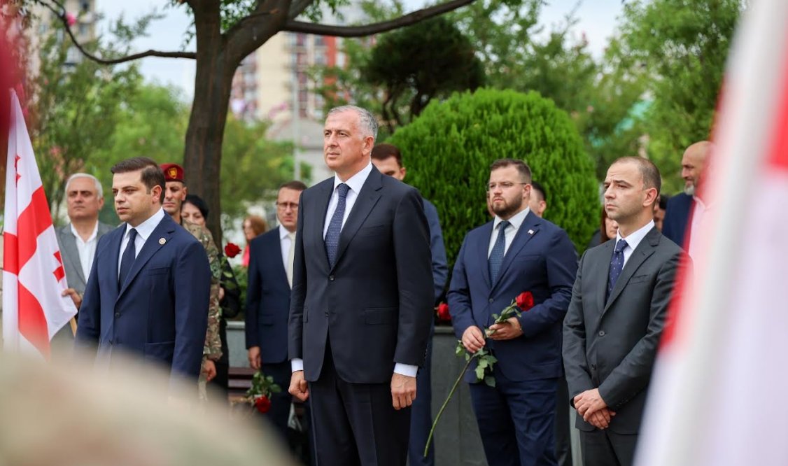 აჭარის მთავრობის თავმჯდომარემ უმაღლესი საბჭოს და ხელისუფლების წარმომადგენლებთან ერთად შინდისის გმირების ხსოვნას პატივი მიაგო