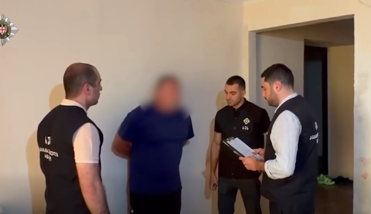 სხვისი ფულადი თანხების თაღლითურად დაუფლების ფაქტზე "საფეხბურთო კლუბ - გარდაბნის" მწვრთნელი და ნიგერიის მოქალაქე დააკავეს
