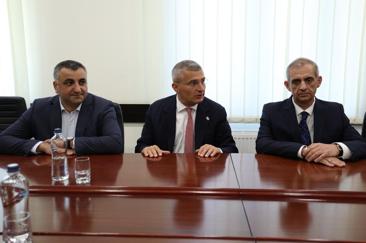 მამუკა მდინარაძემ მცხეთა-მთიანეთის მუნიციპალიტეტების მერებსა და საკრებულოების თავმჯდომარეებს ახლად დანიშნული სახელმწიფო რწმუნებული წარუდგინა