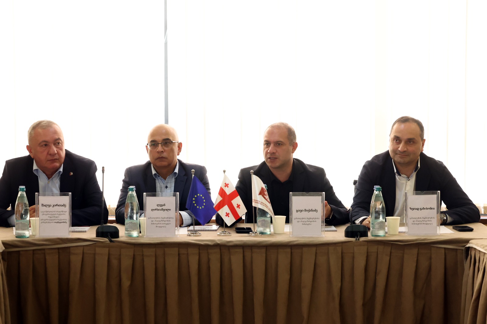 გივი მიქანაძის ხელმძღვანელობით ქუთაისში რეგიონული უნივერსიტეტების რექტორთა კონფერენციის სხდომა გაიმართა
