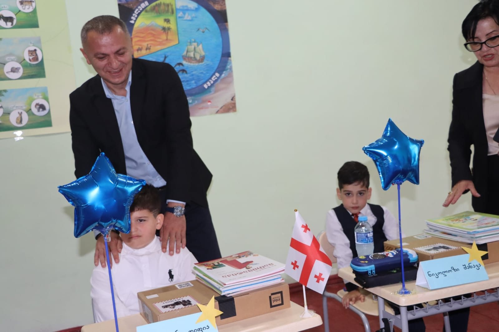 ​წალენჯიხაში სასწავლო პროცესის დაწყება მოსწავლეებსა და პედაგოგებს ადგილობრივი ხელისუფლების წარმომადგენლებმა მიულოცეს - 1
