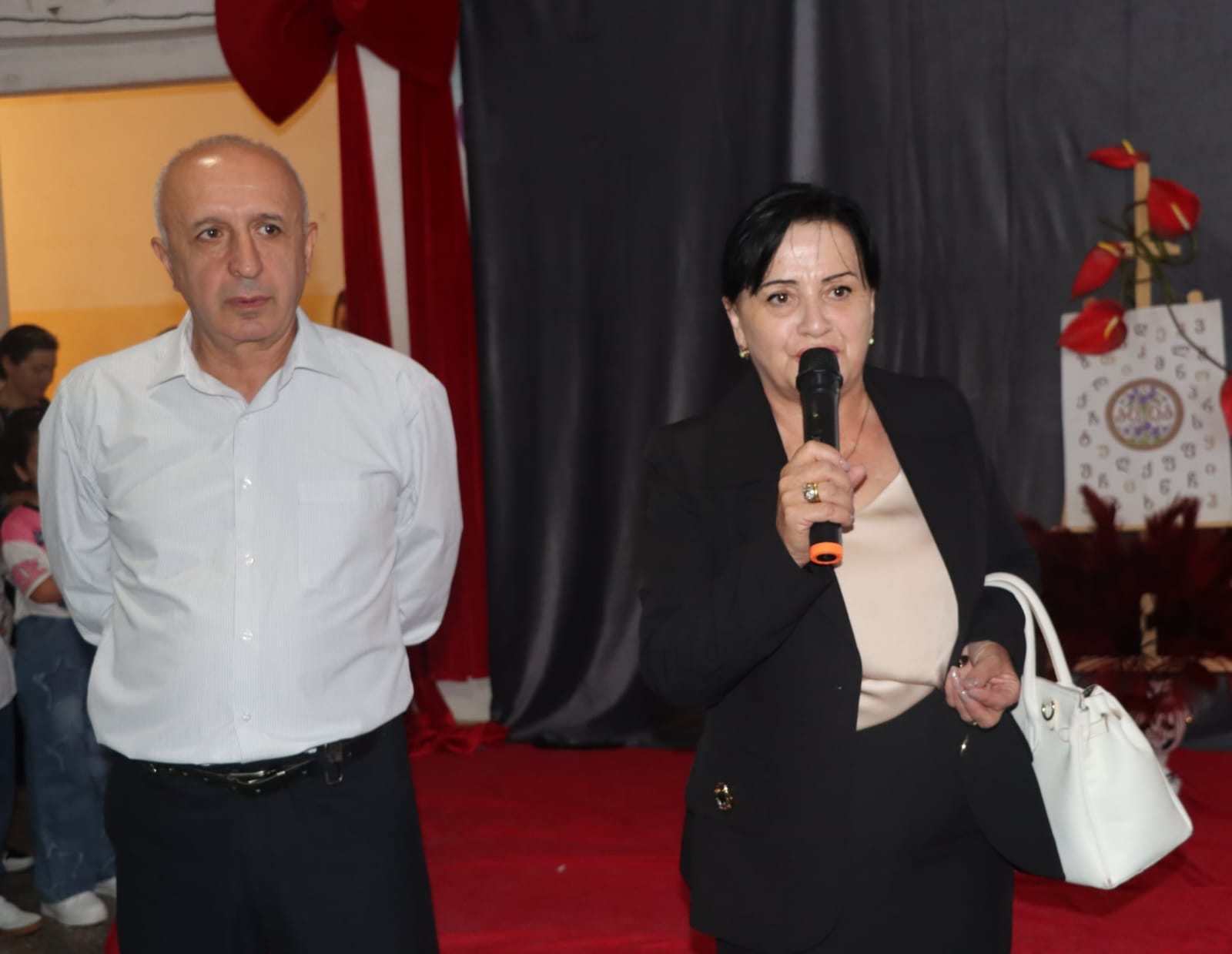 ​წალენჯიხაში სასწავლო პროცესის დაწყება მოსწავლეებსა და პედაგოგებს ადგილობრივი ხელისუფლების წარმომადგენლებმა მიულოცეს - 10