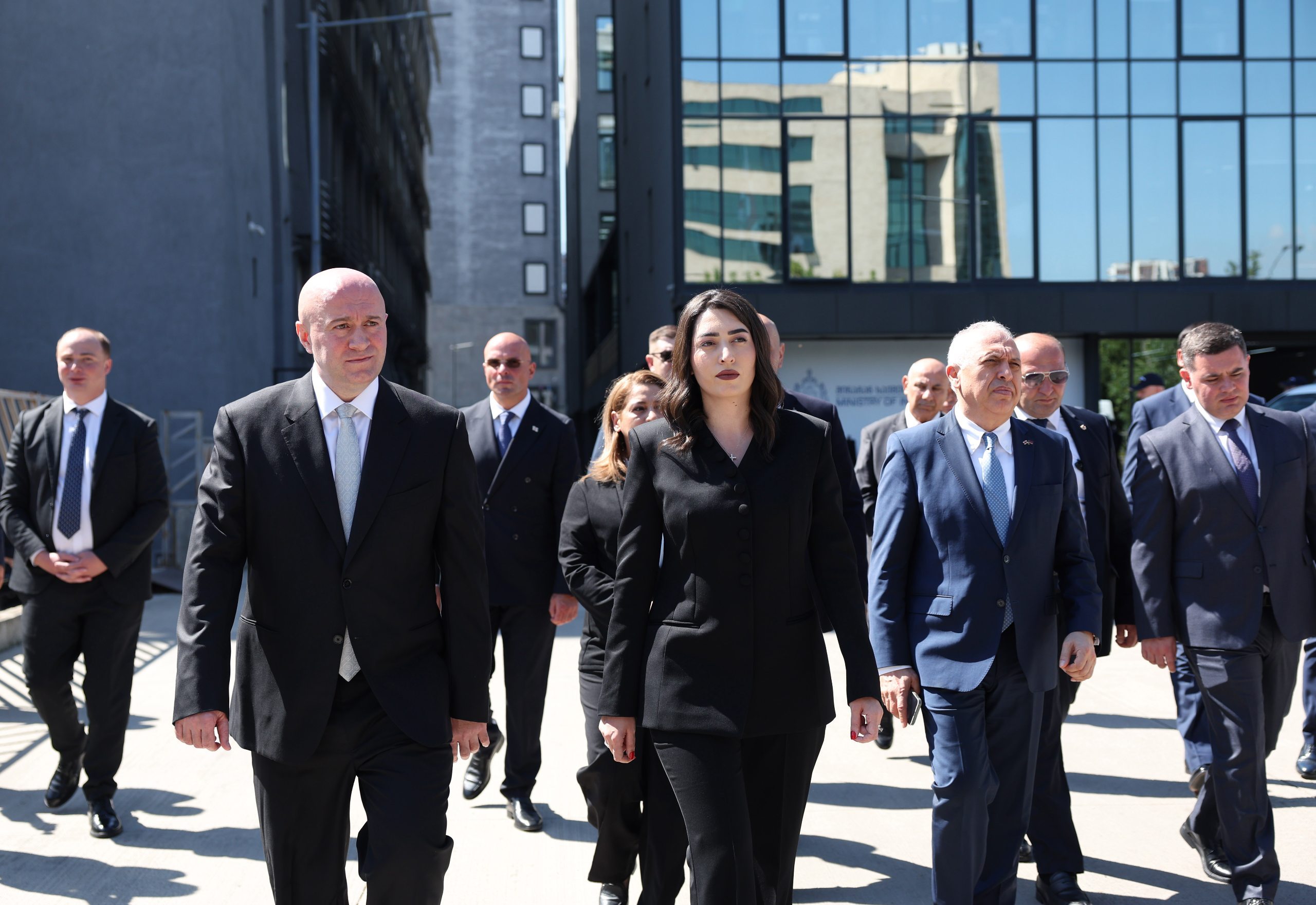 სომხეთის შს მინისტრი დელეგაციასთან ერთად საექსპერტო-კრიმინალისტიკურ დეპარტამენტს ეწვია