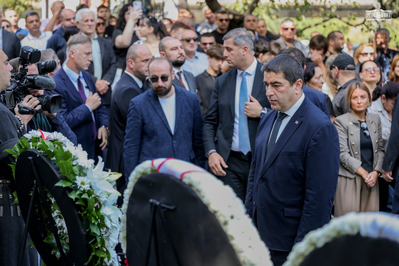 შალვა პაპუაშვილმა საქართველოს ტერიტორიული მთლიანობისთვის დაღუპულ გმირთა მემორიალი გვირგვინით შეამკო
