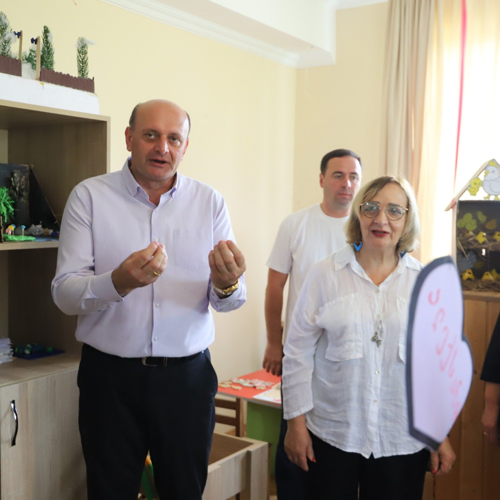 თერჯოლის მერმა საკრებულოს თავმჯდომარესთან ერთად საბავშვო ბაღების აღსაზრდელებს საჩუქრად სათამაშოები გადასცა - 6
