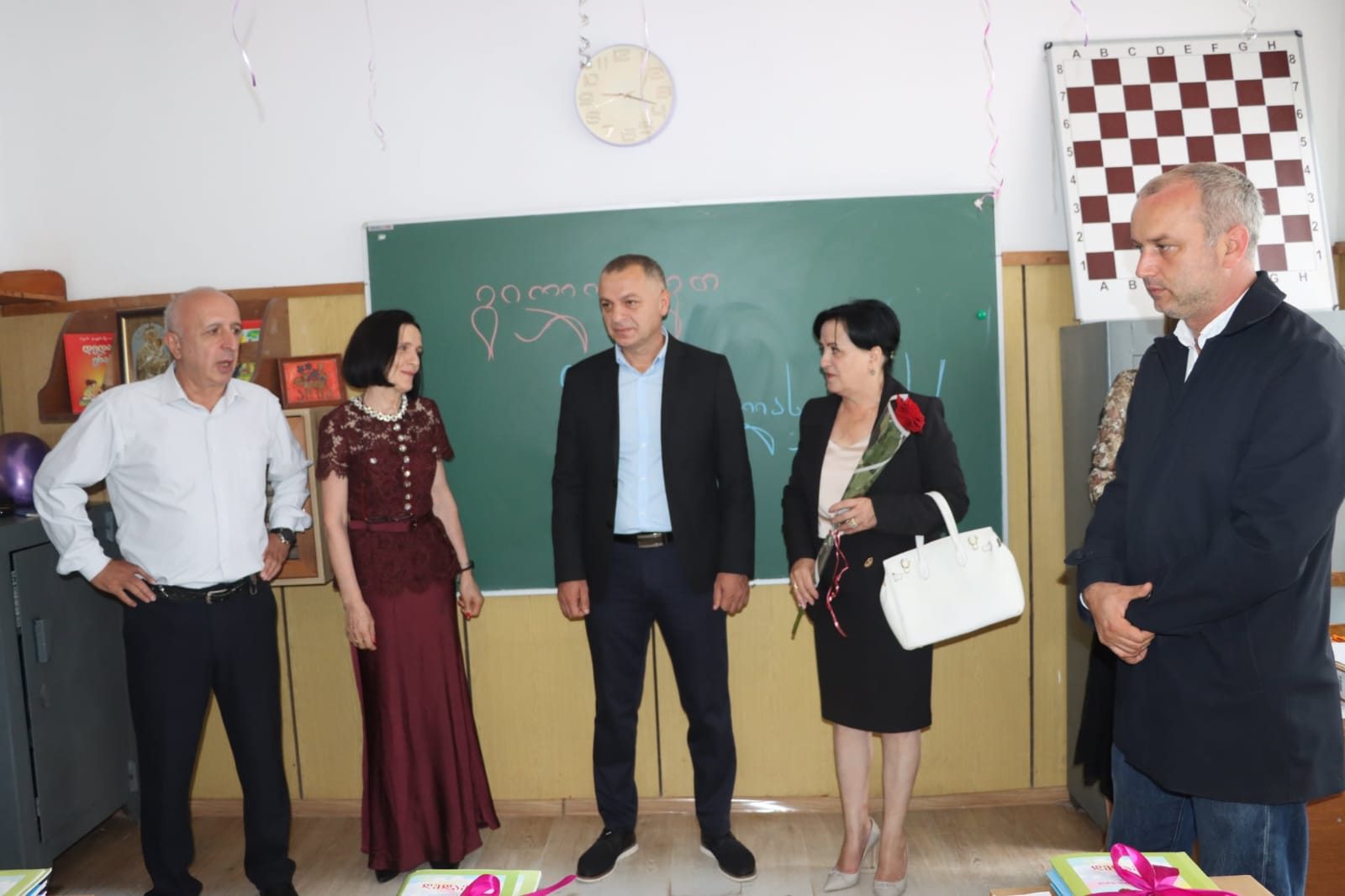 ​წალენჯიხაში სასწავლო პროცესის დაწყება მოსწავლეებსა და პედაგოგებს ადგილობრივი ხელისუფლების წარმომადგენლებმა მიულოცეს - 7