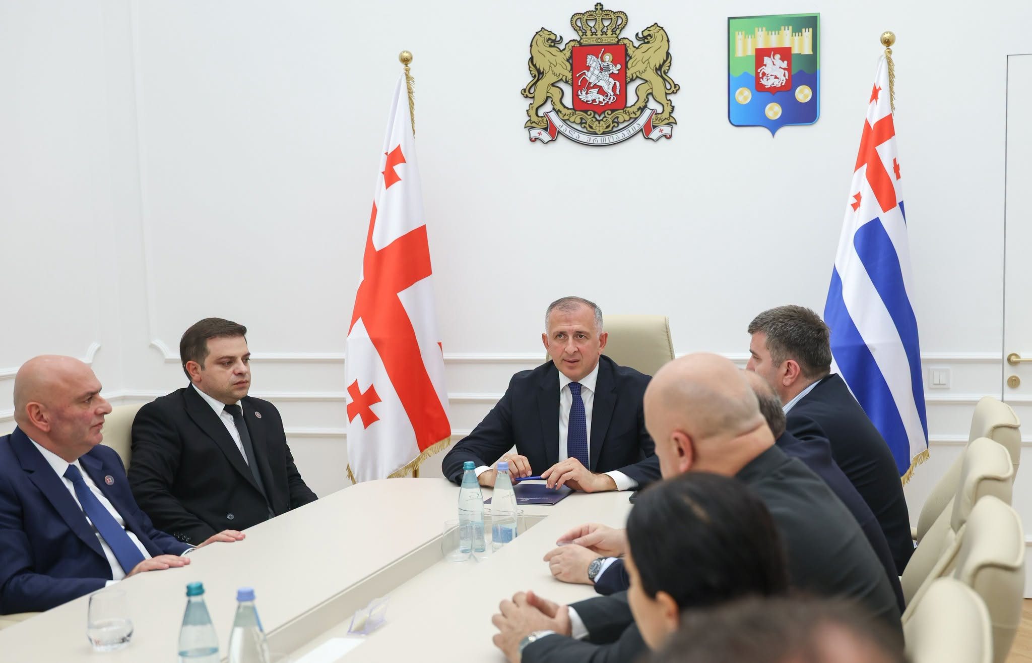 აჭარის მთავრობის თავმჯდომარემ უმაღლესი საბჭოს თავმჯდომარესთან და უმრავლესობის წევრებთან შეხვედრა გამართა