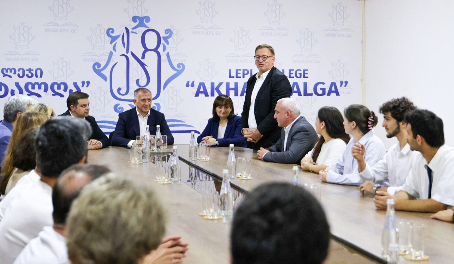 ზურაბ პატარაძე პროფესიული განათლების ინტერნაციონალიზაციის ქვეპროგრამის მონაწილე სტუდენტებსა და მასწავლებლებს შეხვდა