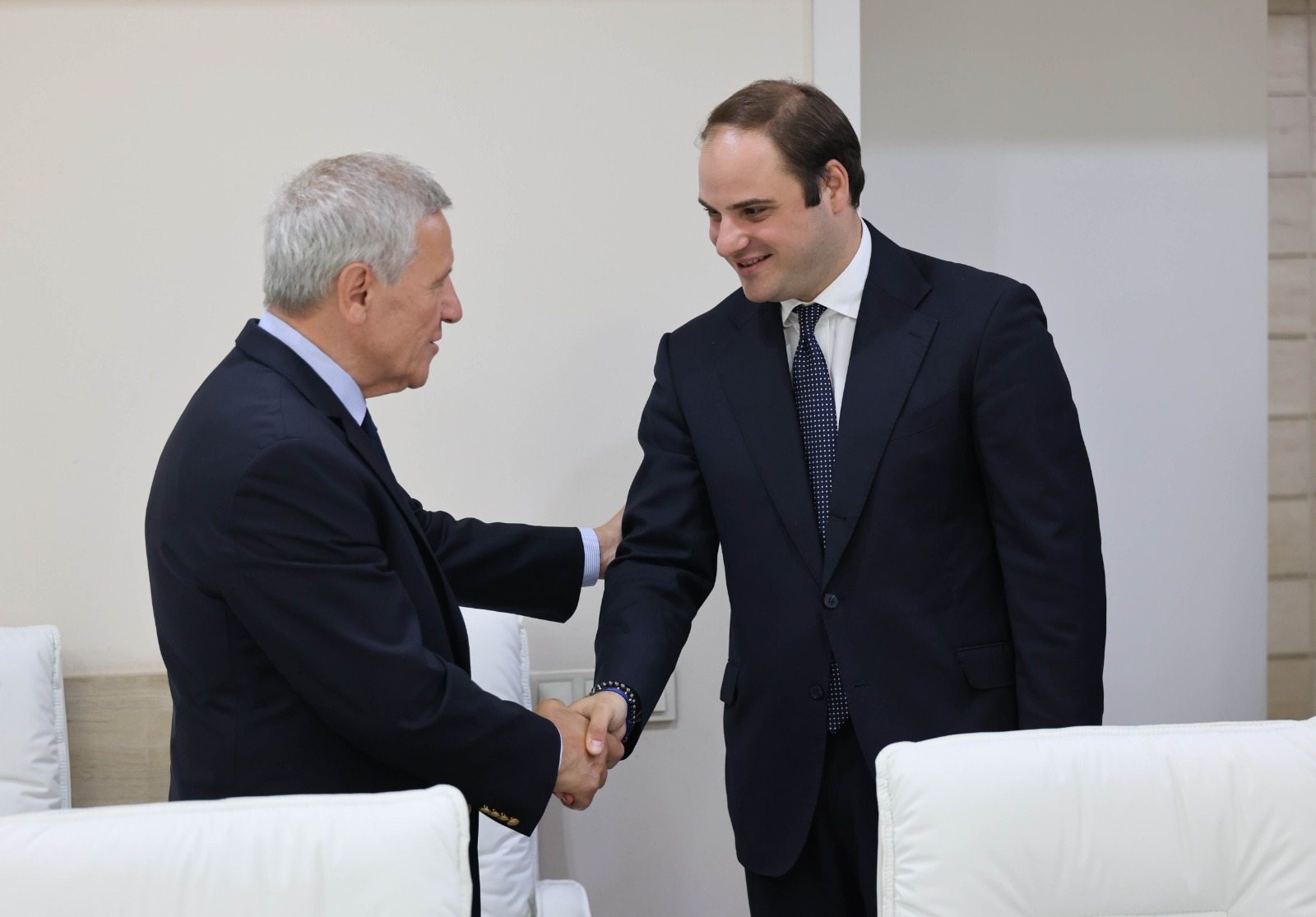 Government Administration chief meets Delphi Economic Forum president