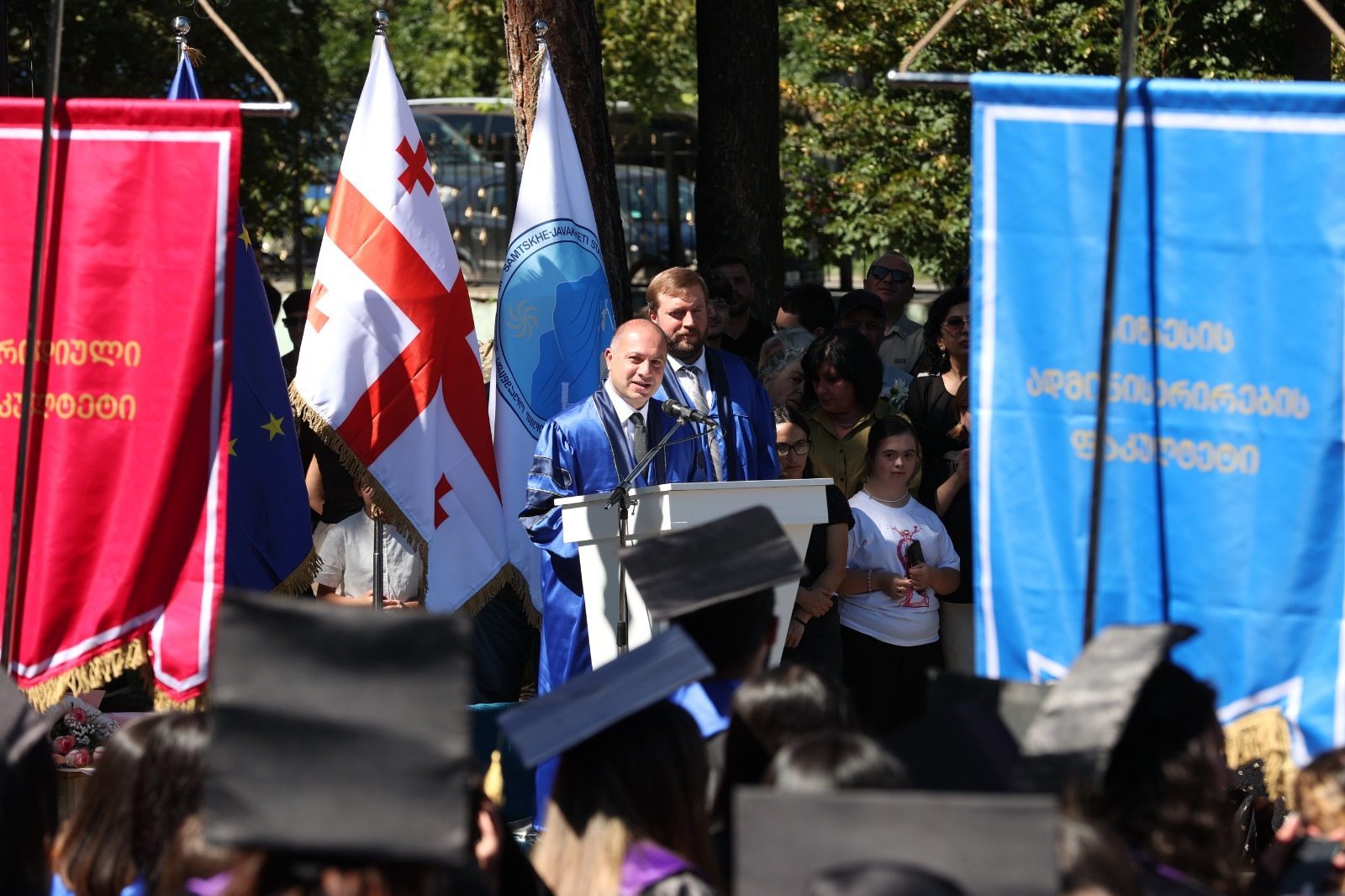 გივი მიქანაძემ სამცხე-ჯავახეთის სახელმწიფო უნივერსიტეტის კურსდამთავრებულებს სწავლის დასრულება მიულოცა
