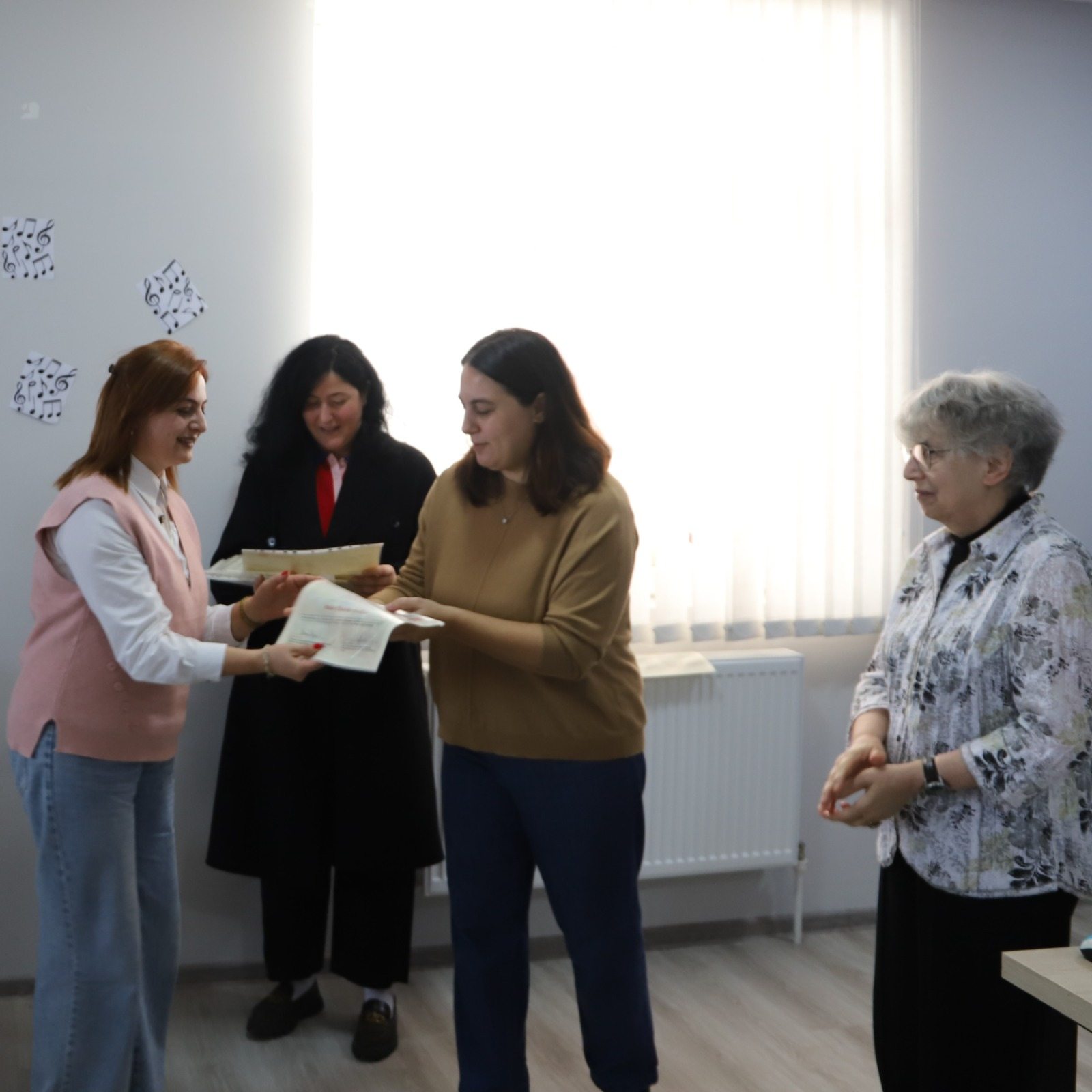 თერჯოლის მერი სკოლამდელი აღზრდის დაწესებულებების წარმომადგენლებისთვის სერტიფიკატების გადაცემის ღონისძიებას დაესწრო - 2