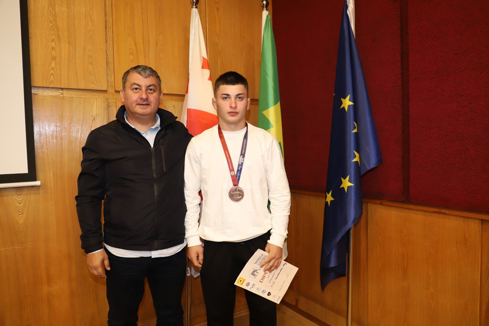 თერჯოლის მუნიციპალიტეტის მერი საკრებულოს თავმჯდომარესთან ერთად სამბოში მსოფლიო პრიზიორს ნიკა ბრეგვაძეს შეხვდა - 3