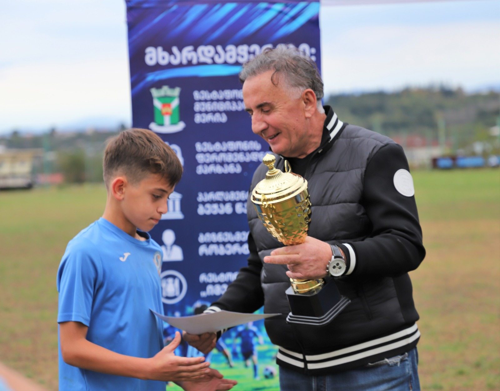 თერჯოლის მუნიციპალიტეტის მერი საკრებულოს თავმჯდომარესთან ერთად "ზესტაფონის თასის" ტურნირის ფინალს დაესწრო - 4