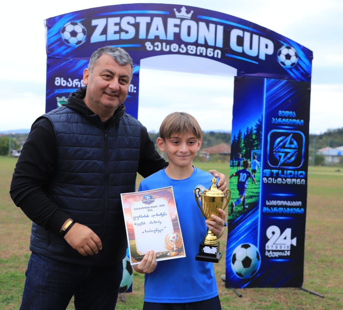 თერჯოლის მუნიციპალიტეტის მერი საკრებულოს თავმჯდომარესთან ერთად "ზესტაფონის თასის" ტურნირის ფინალს დაესწრო - 5